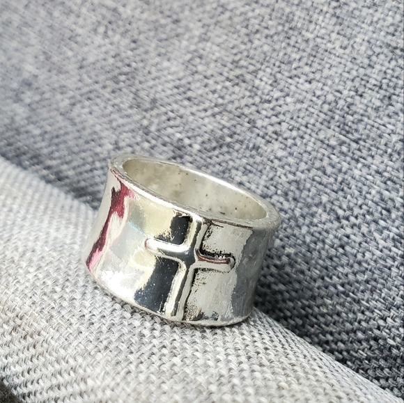 PONCRAFTS Jewelry - Vintage Band Ring